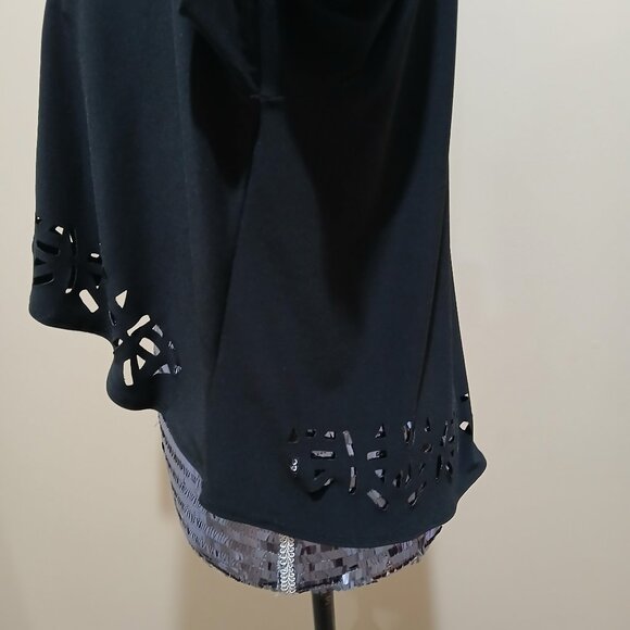 SYMPLI - Crop Layering Top - Laser Cut Hem - Picture 1 of 7